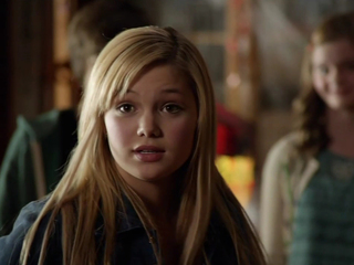 Девочка против монстра