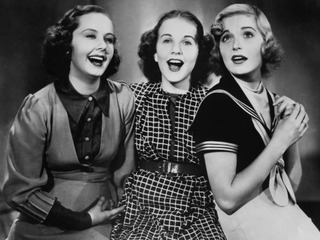 Три милых девушки