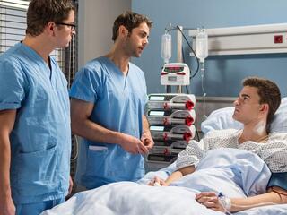 Всё о дружбе: Молодые врачи