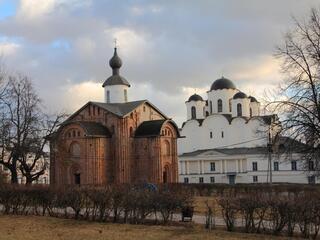 Надписи и рисунки-граффити в храмах Великого Новгорода