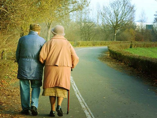 Старикам тут место