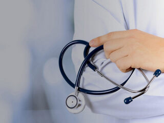 Люди в белых халатах