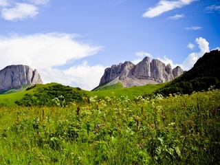 Урочище Чертовы ворота (солнечно, облака) день