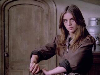 Дом на краю кладбища