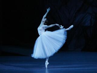 Блистательна, полувоздушна...К юбилею балерины Клавдии Ивановой