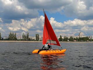 По Хопру на парусном катамаране