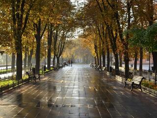 Памятники и бульвары