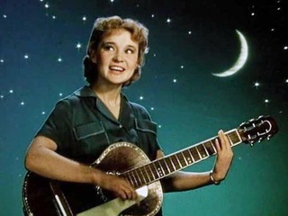 Девушка с гитарой