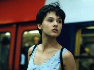 Одинокая девушка