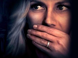 Под маской доверия