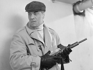 Преступник сидит на стадионе Уэмбли