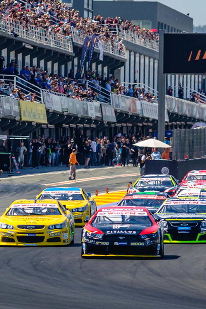 Автоспорт. NASCAR. Мартинсвилль. Трансляция из США