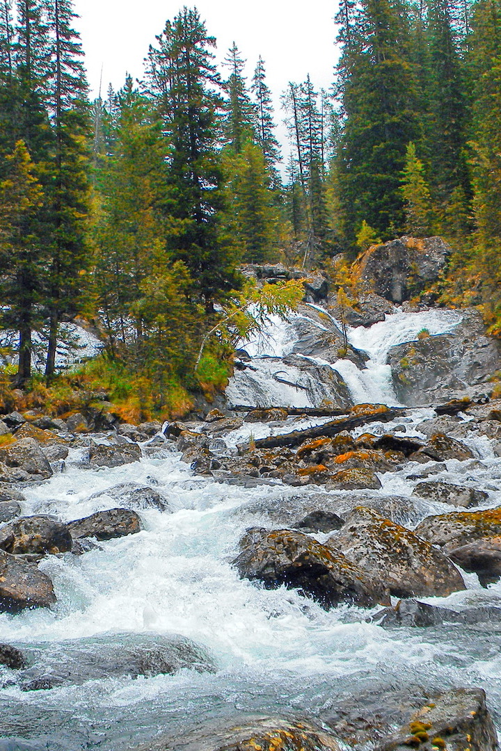 Водопад на Поперечном озере
