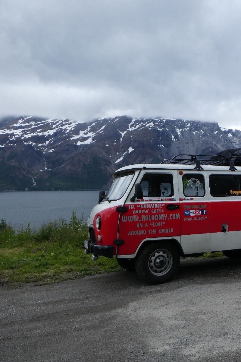 На буханке вокруг света