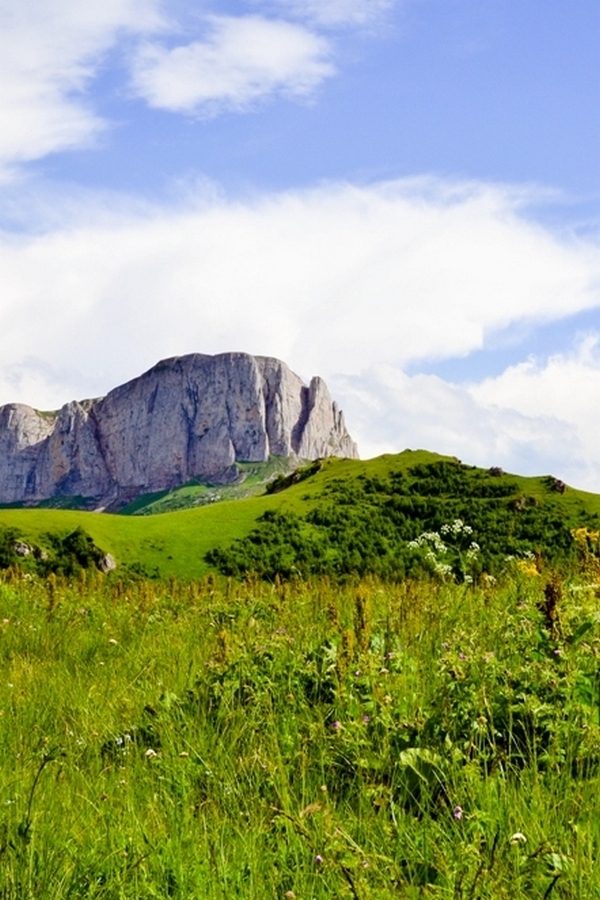 Урочище Чертовы ворота (солнечно, облака) день
