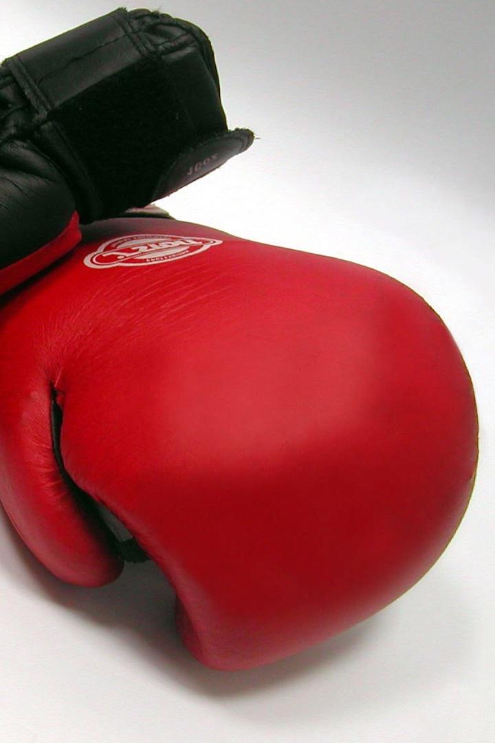 Профессиональный бокс. Сергей Ковалёв против Натана Клеверли. Трансляция из Великобритании