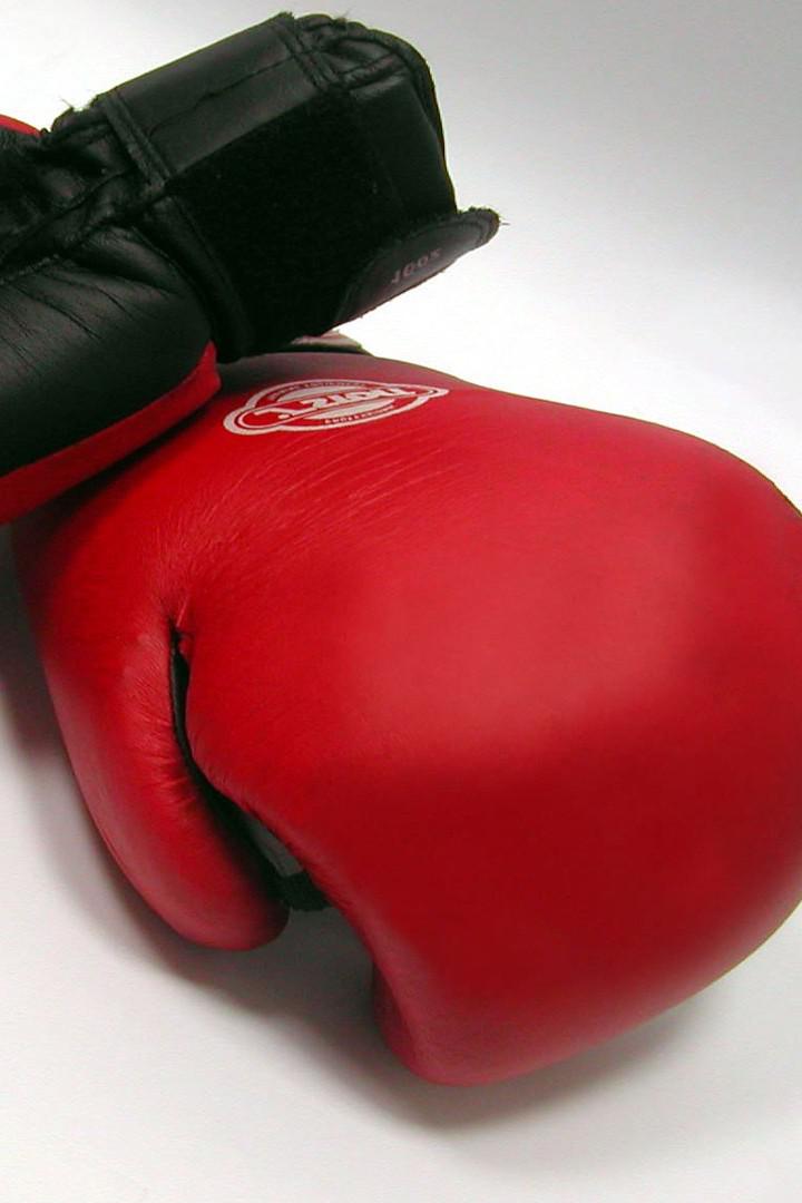 Профессиональный бокс. Эдуард Трояновский против Сесара Рене Куэнки. Трансляция из Казани