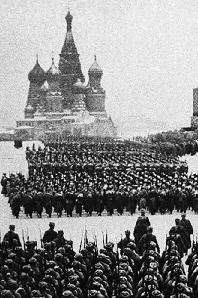 7 ноября - День проведения парада на Красной площади в 1941 году