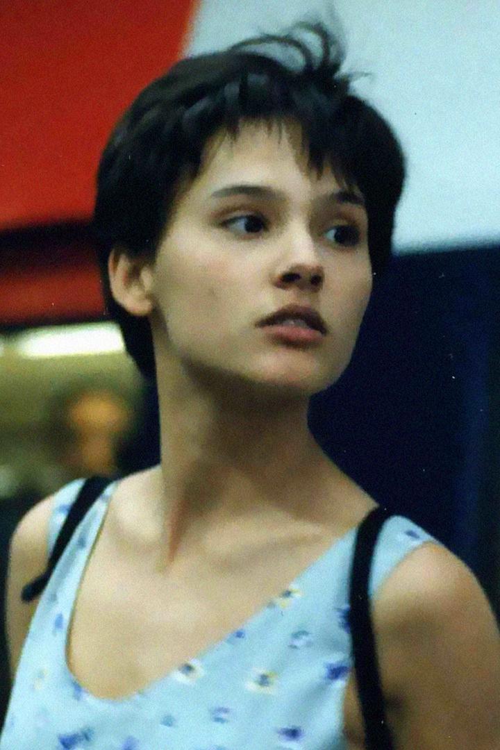 Одинокая девушка